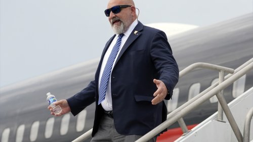 Trump campaign manager sues the Daily Beast over stories on how much he earned