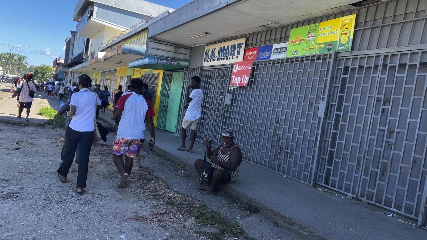 Strong quake rocks Solomon Islands, sends people fleeing