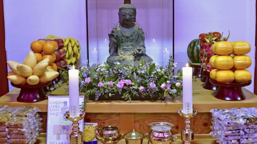 A Buddhist statue stolen from a Japanese temple nearly 13 years ago is returned from South Korea