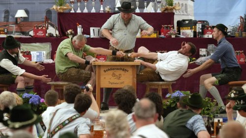 Bloody fingers are just part of the game in this traditional German sport