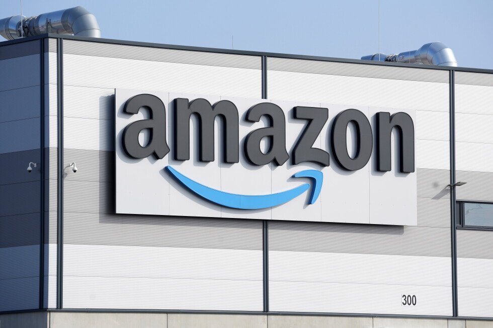 Amazon cargo plane sends up billowing cloud of smoke after overrunning runway at Miami airport