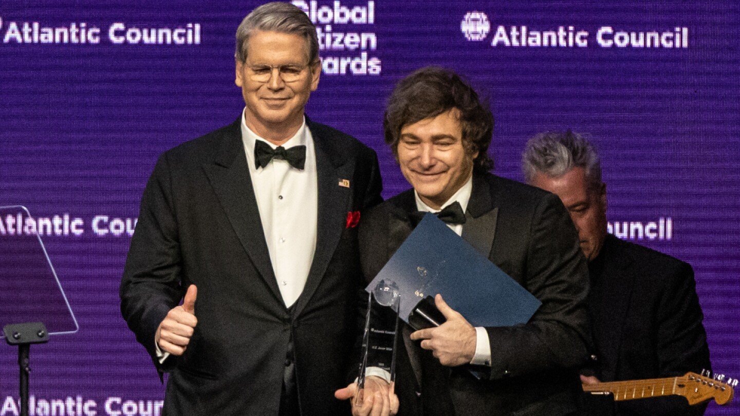 US buys Argentine pesos, finalizes $20 billion currency swap