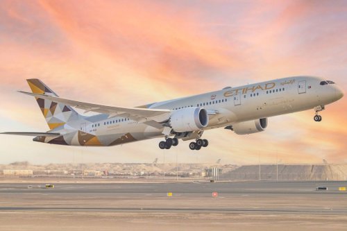 Etihad orders passengers on flights to India, eight others to wear masks as UAE relaxes guidelines - Arabian Business