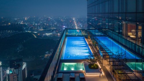 The Highest Outdoor Pool in the World Soars 1,060 Feet Above the Ground