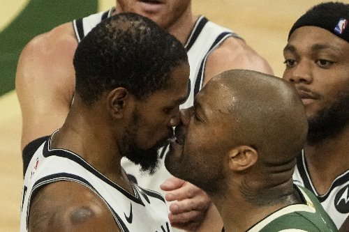 Bucks blow big lead, then rally to edge Nets 86-83 in Game 3 pic image