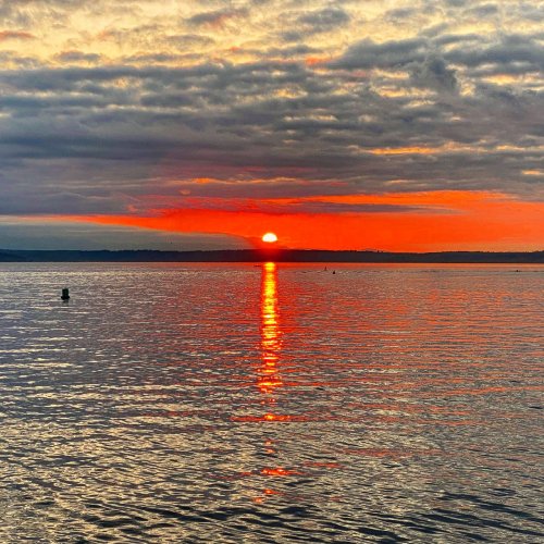 Sunsets in Seattle: Ray’s Restaurant has Waterfront Dining and Seafood!