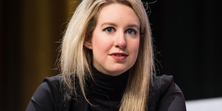 Holmes used fake pharma reports to sell Theranos tech to Walgreens, prosecution says