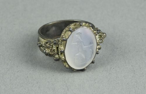 Finger Ring with Intaglio Depicting Zeus | The Art Institute of Chicago