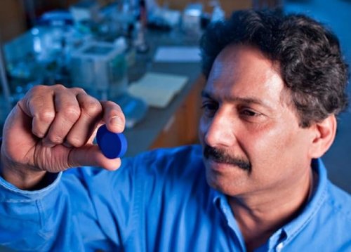 The Chemist Who Discovered the World’s Newest Blue Explains Its Miraculous Properties