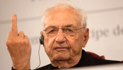 Frank Gehry Gives Spanish Critics the Finger