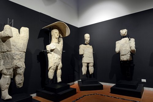 Archaeologists in Sardinia Have Unearthed Two Giant Fragments of Millennia-Old Statues of Boxers | Artnet News