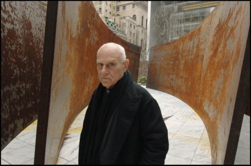 Richard Serra, Minimalist Sculptor Whose Steel Creations Awed Viewers, Dies at 85