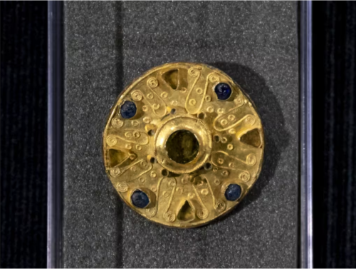 Rare 1,400-Year-Old Gold Broach Found Among Early Medieval Tombs in Basel