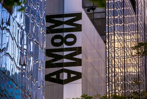 MoMA Apologizes for Denying Entry to Visitor with Keffiyeh: ‘We Made a Mistake’