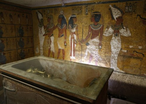 Nefertiti’s Undiscovered Tomb May Be Near Tutankhamun’s Burial Place, Former British Museum Curator Says
