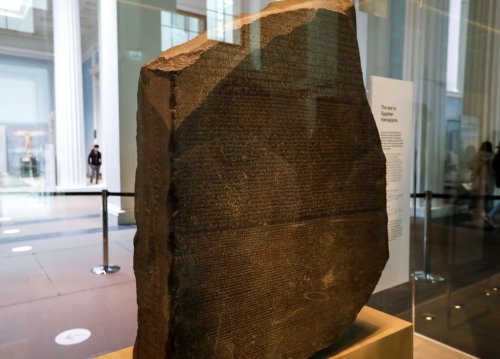 2,500 Archaeologists Demand the British Museum Return Rosetta Stone to Egypt