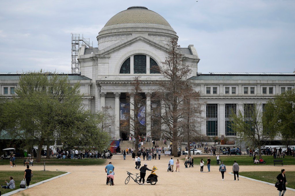 House Democrats Urge Vice President J.D. Vance to Stop Smithsonian