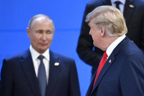 ‘Flattering’ Portrait that Putin Gifted to Trump Last Month Finally Unveiled