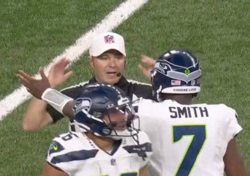 Seahawks' Pete Carroll explodes on ref after penalty called on Geno Smith