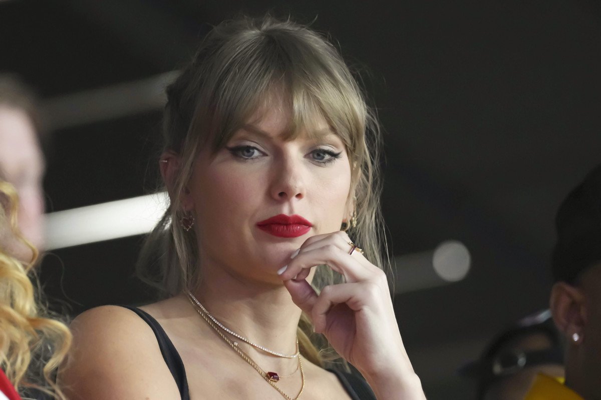 taylor-swift-s-look-alike-at-chiefs-steelers-game-turning-heads-flipboard