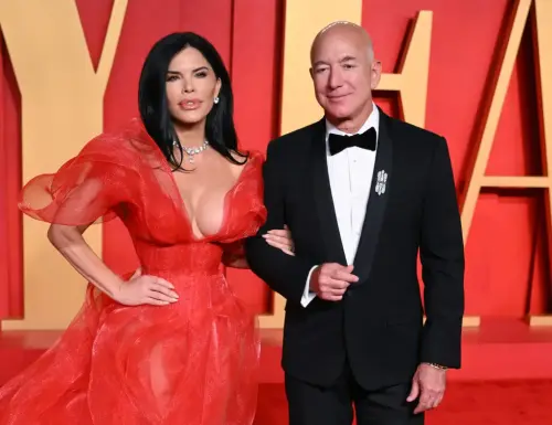 ‘He Has No Plans of Ever Marrying Her’: Jeff Bezos’ Fiancée Seemingly Becomes Uneasy When Pressed About Billionaire Wedding