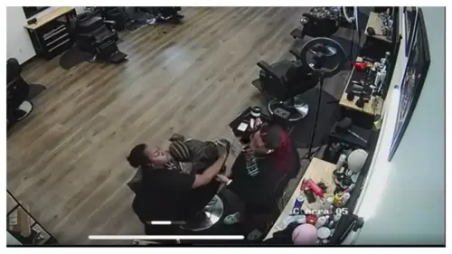 ‘The Police Did Nothing!’: Louisiana Mother Seen In Video Struggling with Hairstylist Trying to Cut Off 11-Year-Old Girl’s Braids Over Late Fee; Family Demands Charges After Stylist Was Fired