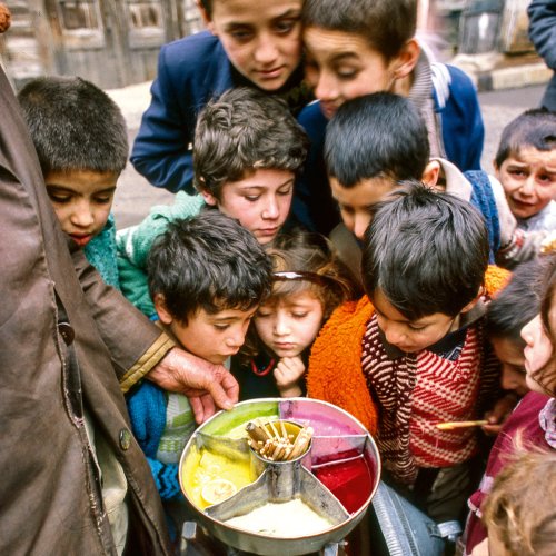İZZET KERİBAR: Bir yaşamın fotoğrafı