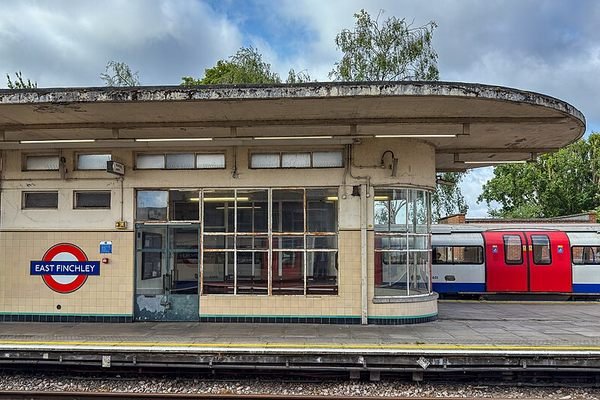East Finchley Tube Station & the Archer in London
