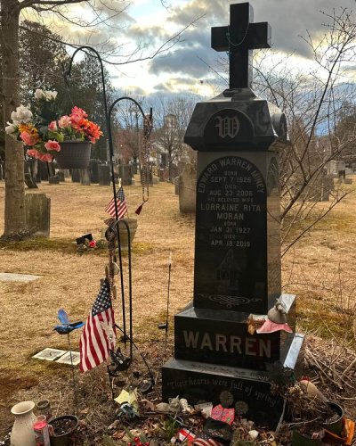 Grave Of Ed And Lorraine Warren | Flipboard