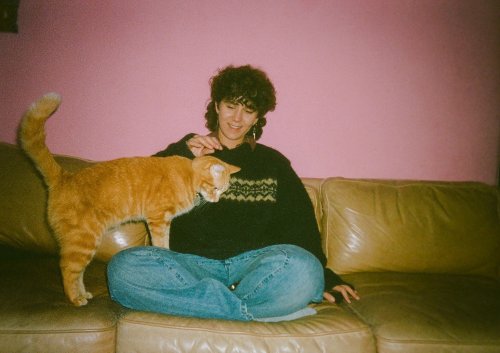 Premiere: Olive Klug Channels Their Inner Paul Simon in the Freewheeling “Train of Thought,” a Spirited Folk Fever Dream - Atwood Magazine