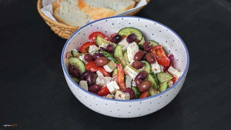 1 x Griechischer Salat, einfach Beilage, Hauptgang, Sommer!