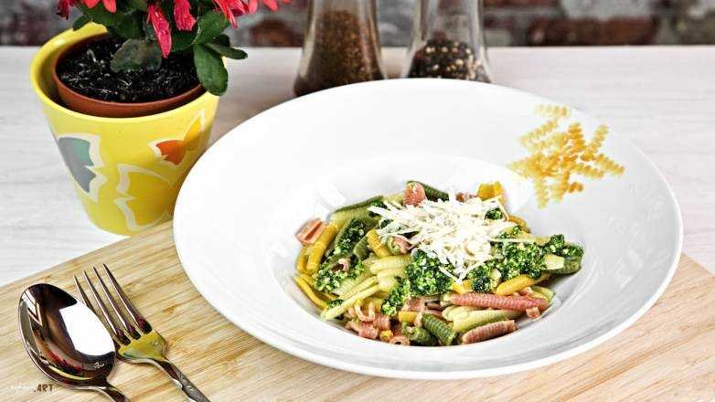 1x Bunte Pasta mit Bärlauch Pesto, ganz einfach gekocht!