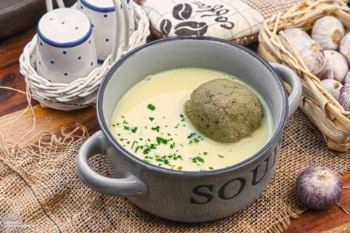 Knoblauchcreme Suppe mit Leberknödel einfach fertig in 30 M.