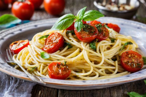 Knoblauch Spaghetti mit Tomaten, geröstet, einfach in 25 Min