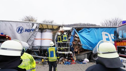Tödlicher Unfall mit vier Lkw: A8 zwischen Ulm und Stuttgart gesperrt