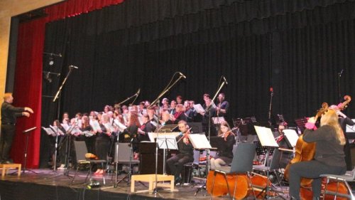 Neuapostolischer Jugendchor erschafft in Weißenhorn Klangerlebnisse