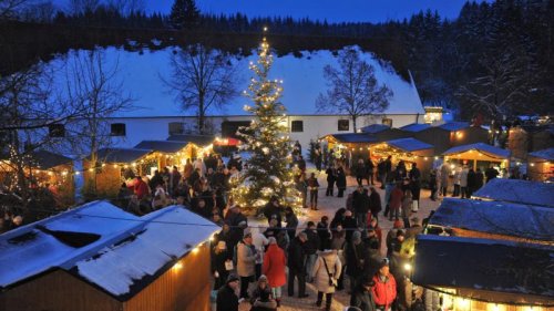 Zwei Weihnachtsmärkte bieten Adventsstimmung vor prächtigen Klosterkulissen