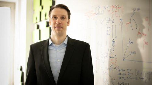 Ein Münchner IT-Professor fordert US-amerikanische Tech-Giganten heraus