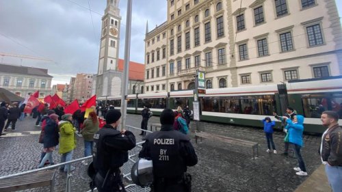 Demo gegen AfD-Empfang sorgt für großen Polizeieinsatz am Rathaus