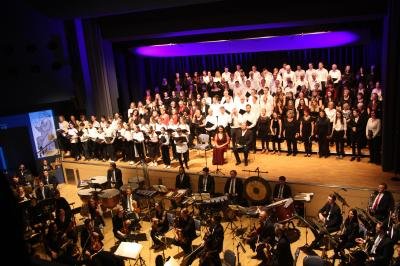 150 Choristen singen beim Konzert Carmina Burana in Gundelfingen