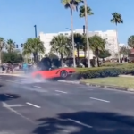 Sa tentative de frime au volant d’une Corvette ZR1 se termine dans les buissons