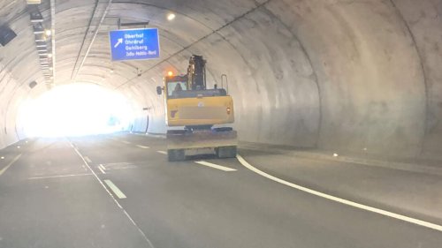 Ungewöhnliche Fuhre auf der A71: Darf der da auf der Autobahn fahren?