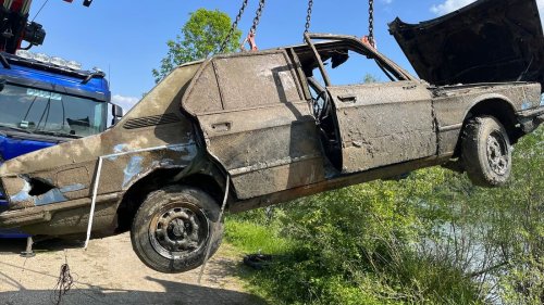 BMW 5er aus Isar geborgen: Wasserleiche im Bestzustand – wer kennt diesen BMW?