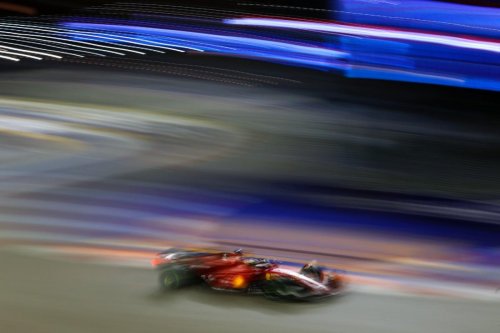 Leclerc se lleva la pole en Singapur, Sainz 4º y Alonso 5º