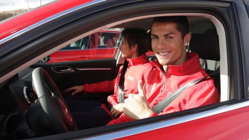 ¿Cristiano Ronaldo prefiere Ferrari o Lamborghini?
