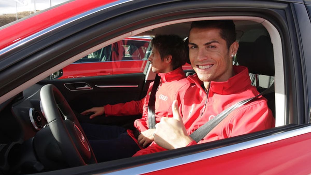 Los coches de los famosos cover image