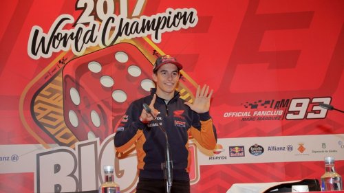 Márquez no saldrá al balcón de Cervera por un cartel de presos políticos