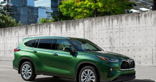Shopping for a 2025 Toyota Highlander? Here’s What Experts Say You Should Look at Instead