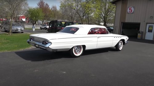 1961 Buick Electra 225 Hides an Ultra-Rare Factory Option Inside