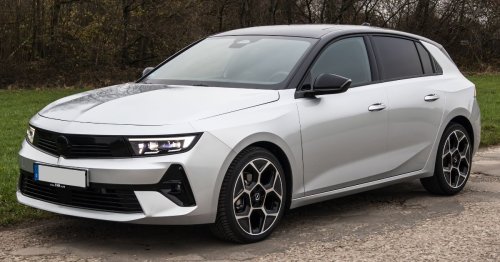 Il tente de voler une Opel Astra lors d'un essai en concession !